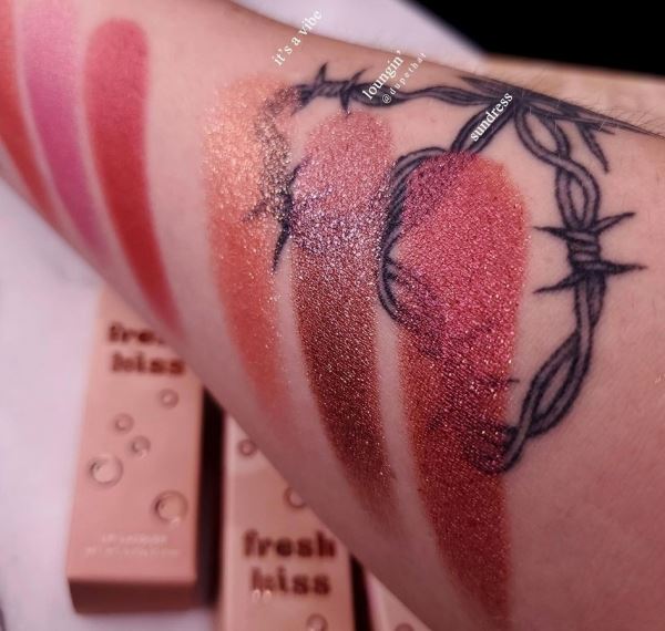 
<p>                        By the rose by colourpop</p>
<p>                    