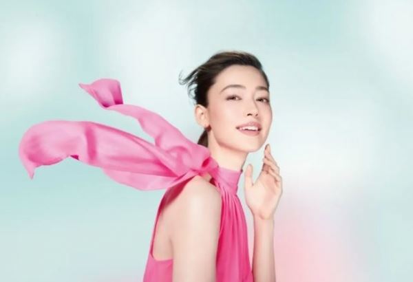 
<p>                        Clarins Limited-Edition Makeup Spring Collection 2022</p>
<p>                    