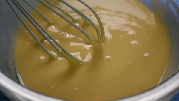 Десерт из теста «Паутинка»: ажурные трубочки на сковороде