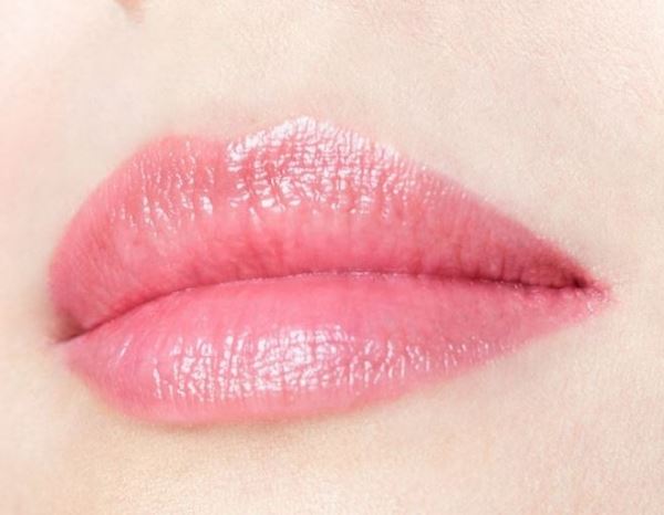 </p>
<p>                        Dolce & Gabbana Spring 2022 Sheerlips Lipsticks</p>
<p>                    