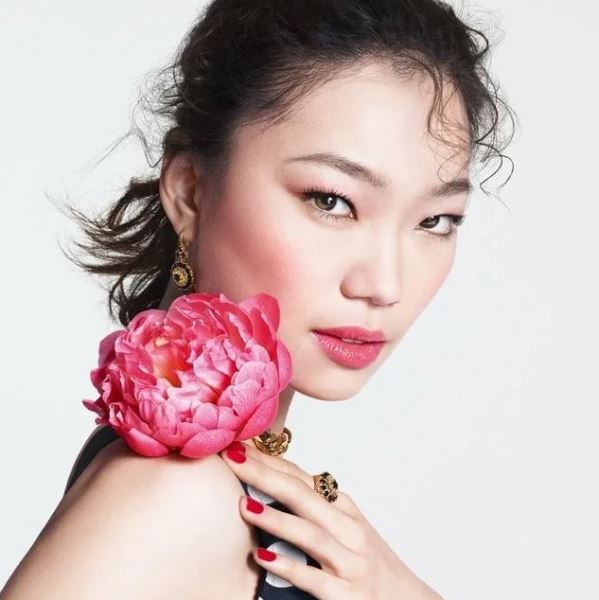 
<p>                        Dolce & Gabbana Spring 2022 Sheerlips Lipsticks</p>
<p>                    