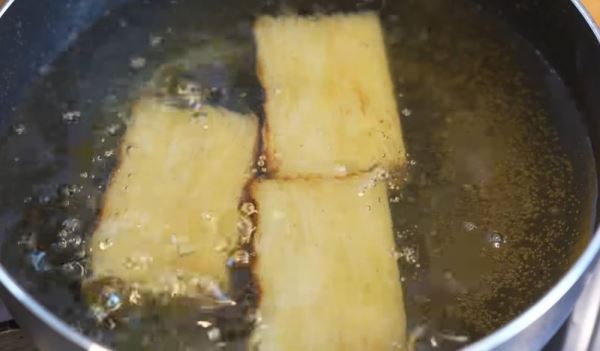 Картофель слоями: хрустящая закуска из чипсов