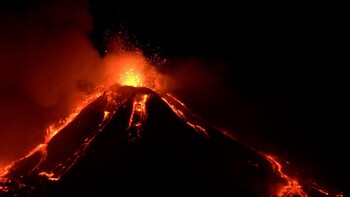 На Сицилии проснулся вулкан Этна (ВИДЕО)