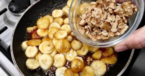 Ореховый кекс с бананами в карамели