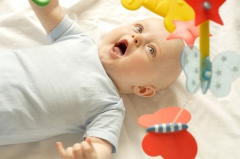 Развитие ребенка в 5 месяцев: еще немного — и поползем, еще чуть-чуть — и заговорим
