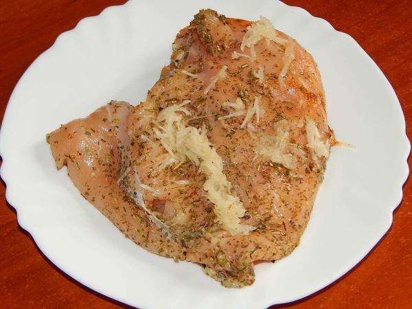 Сочное куриное филе с сыром в духовке