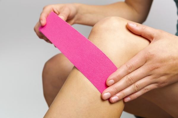 Воспаление колена: причины, симптомы и лечение